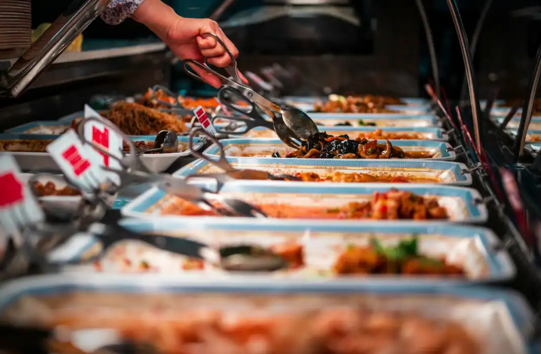 hot food in chafing dishes