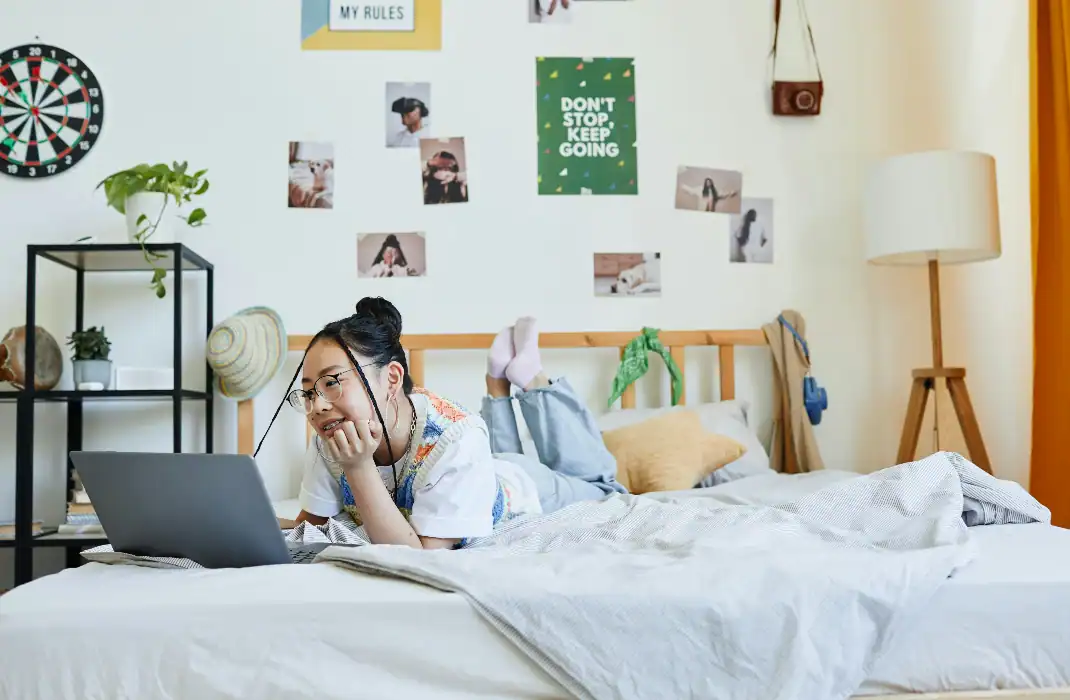 girl's bedroom decor