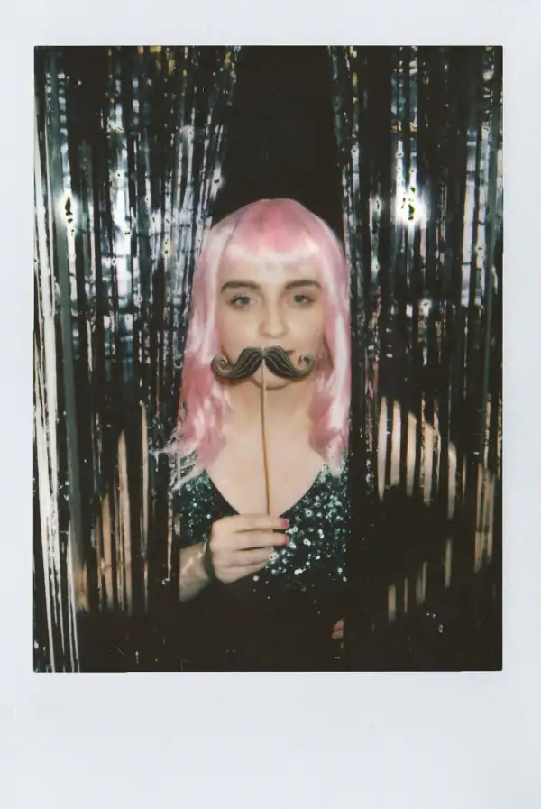 fashionable 2000s photo booth theme