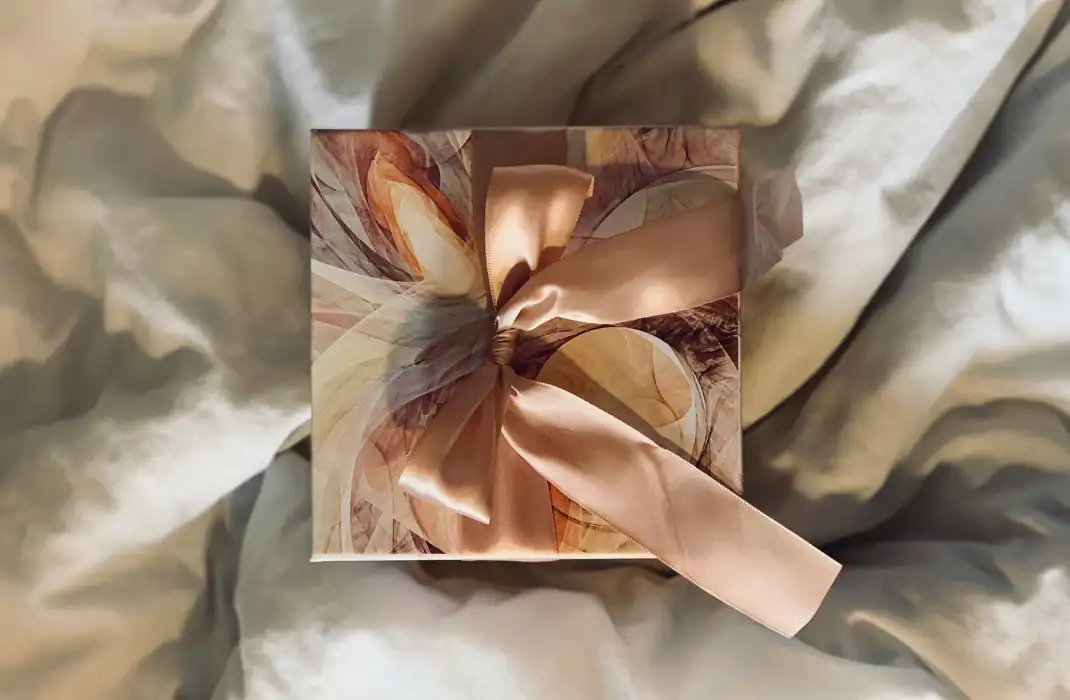 stunning gift box with white-gold ribbon